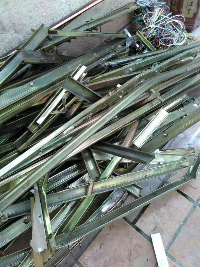 成都皇家别墅翻新改造吊顶施工ing