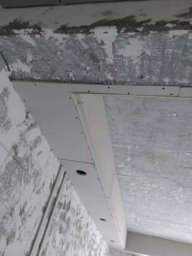 成都装修馨光华庭罗师傅在做电视墙