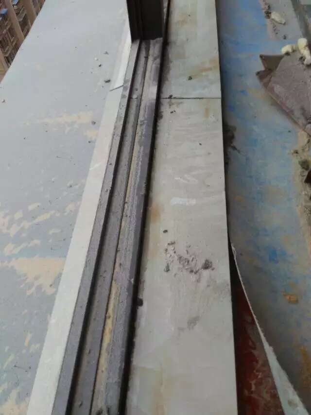 成都装修馨光华庭罗师傅在做电视墙