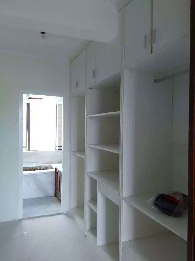 成都西贵金沙装修乳胶漆施工