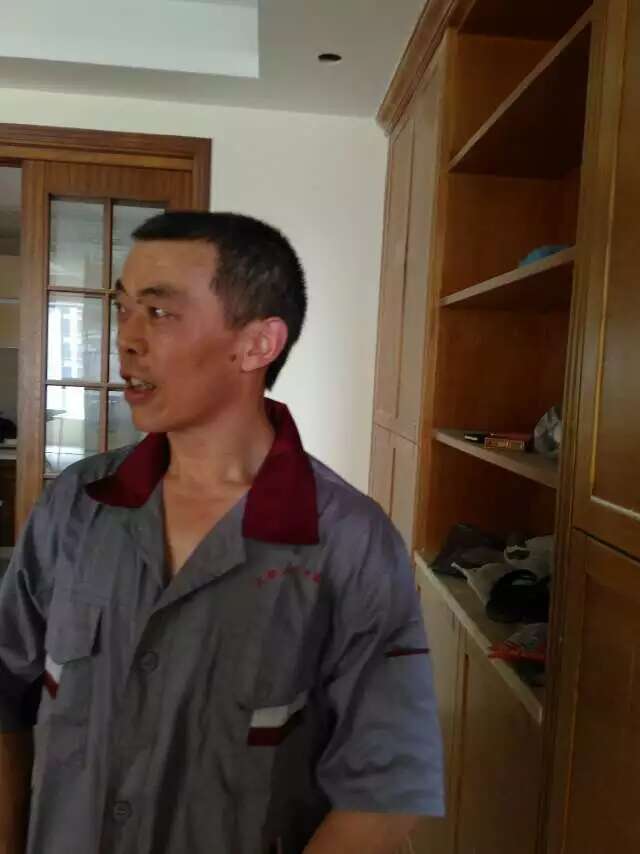 成都西贵金沙装修乳胶漆施工