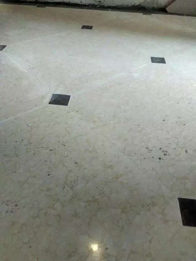 成都皇家别墅装修贴砖施工