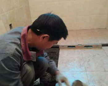 成都装修棠湖柏林城小罗家贴砖继续