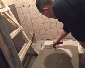 成都南城都汇刘哥刘姐家贴砖施工