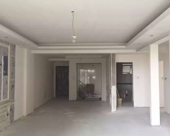 成都颐和京都罗老师家漆工准备喷漆