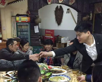 成都东原时光道赵先生家贴砖施工