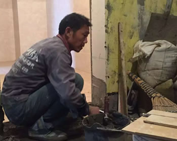 成都东原时光道龚先生家贴砖施工