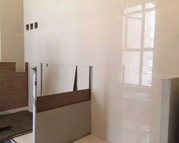 成都南城都汇刘哥刘姐家瓷砖橱柜施工中