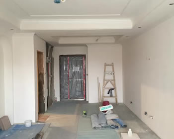 成都瑞安城中汇泥工贴砖施工中